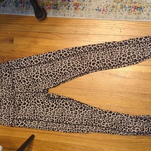 Cheetah print athletic leggings with pockets.